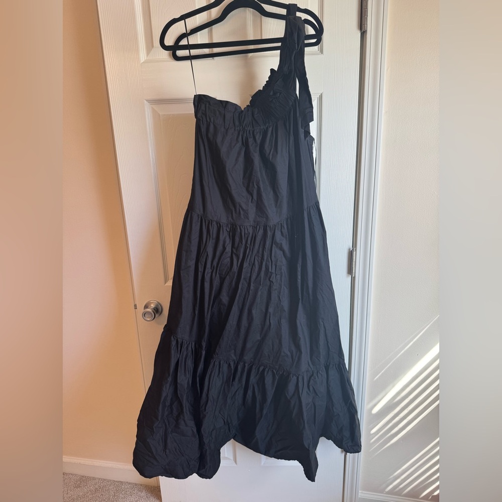 Elegant Black One-Shoulder Dress